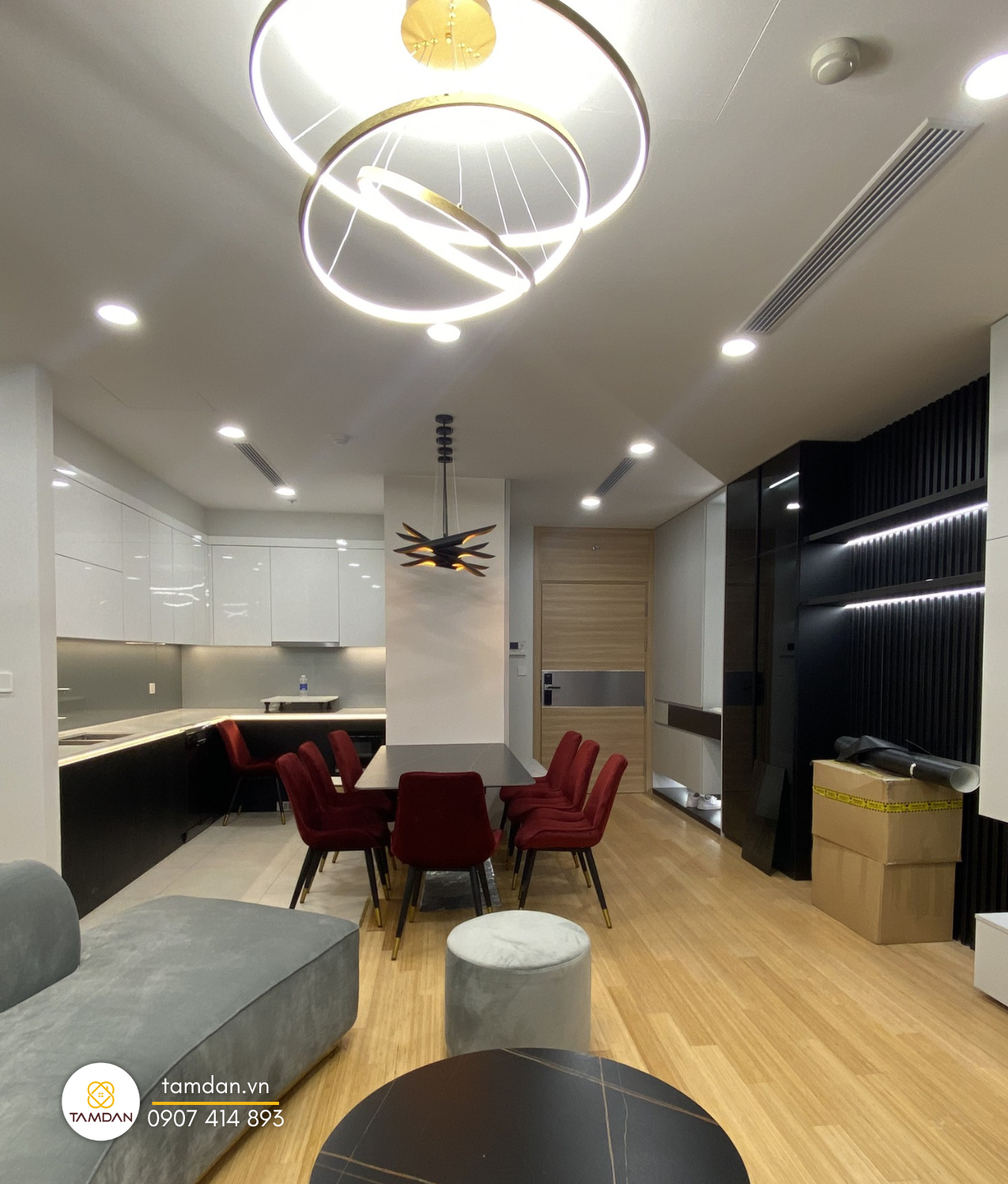 phòng khách và phòng bếp chị Thủy Long An